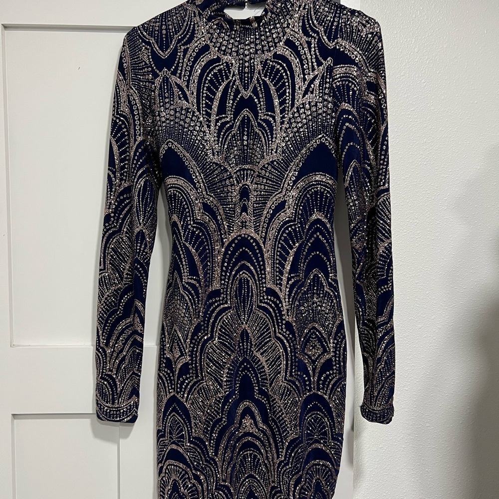 Womens/Juniors long sleeve formal dress